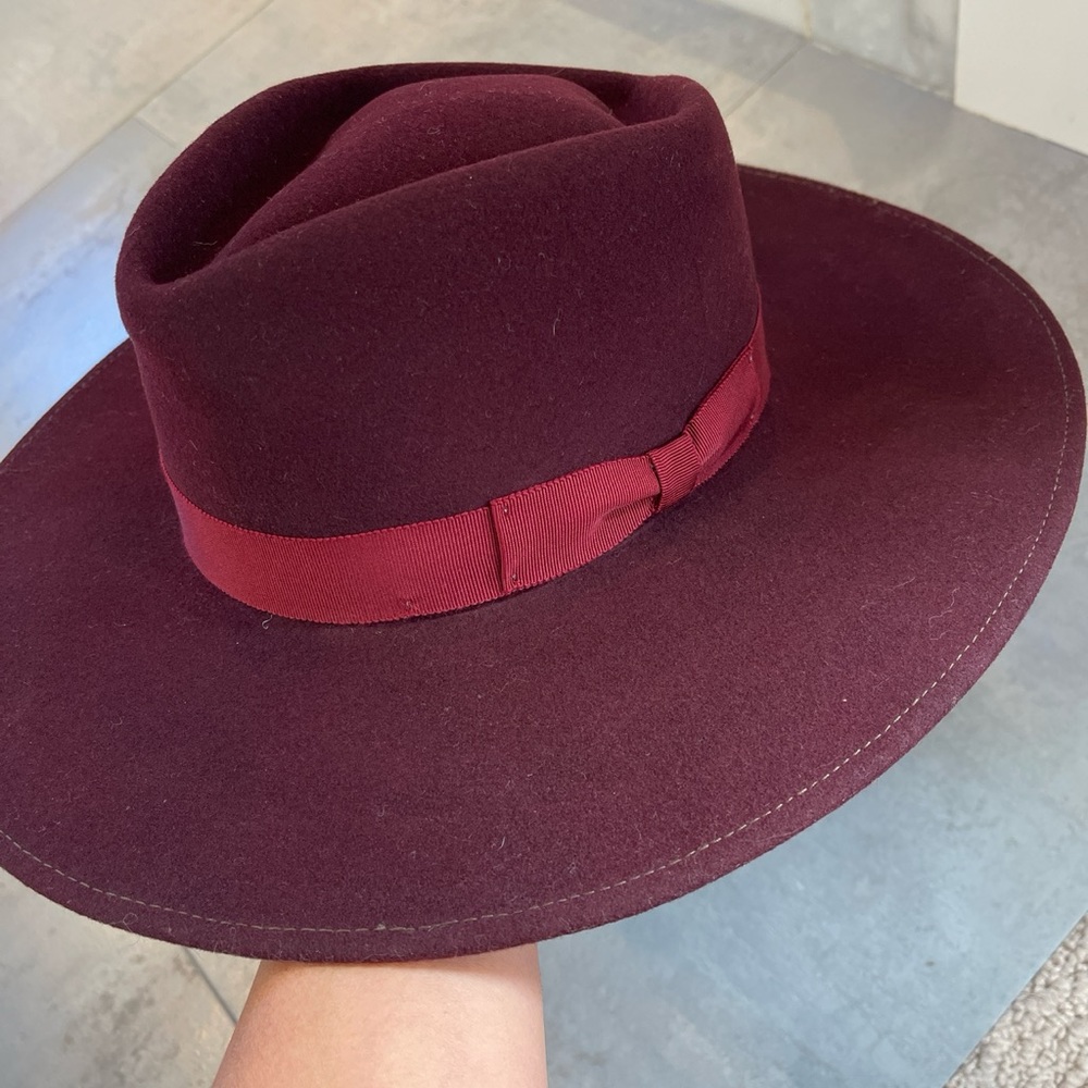 BNWT Wander Hat Co all wool hat in port. Sz m